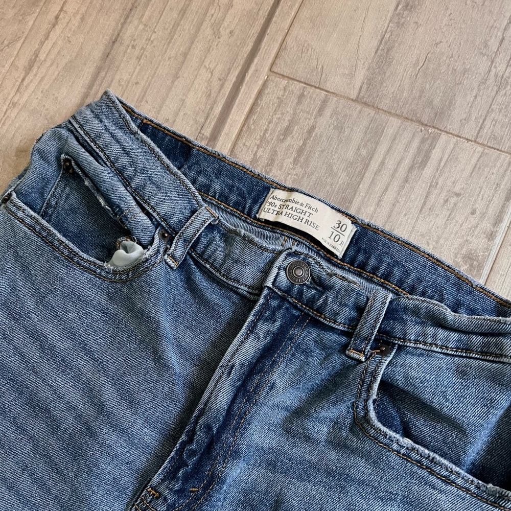 Abercrombie 90s Straight Ultra High Rise